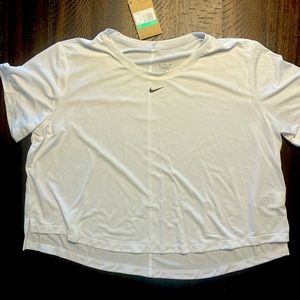 Nike Dri Fit Flowy Crop